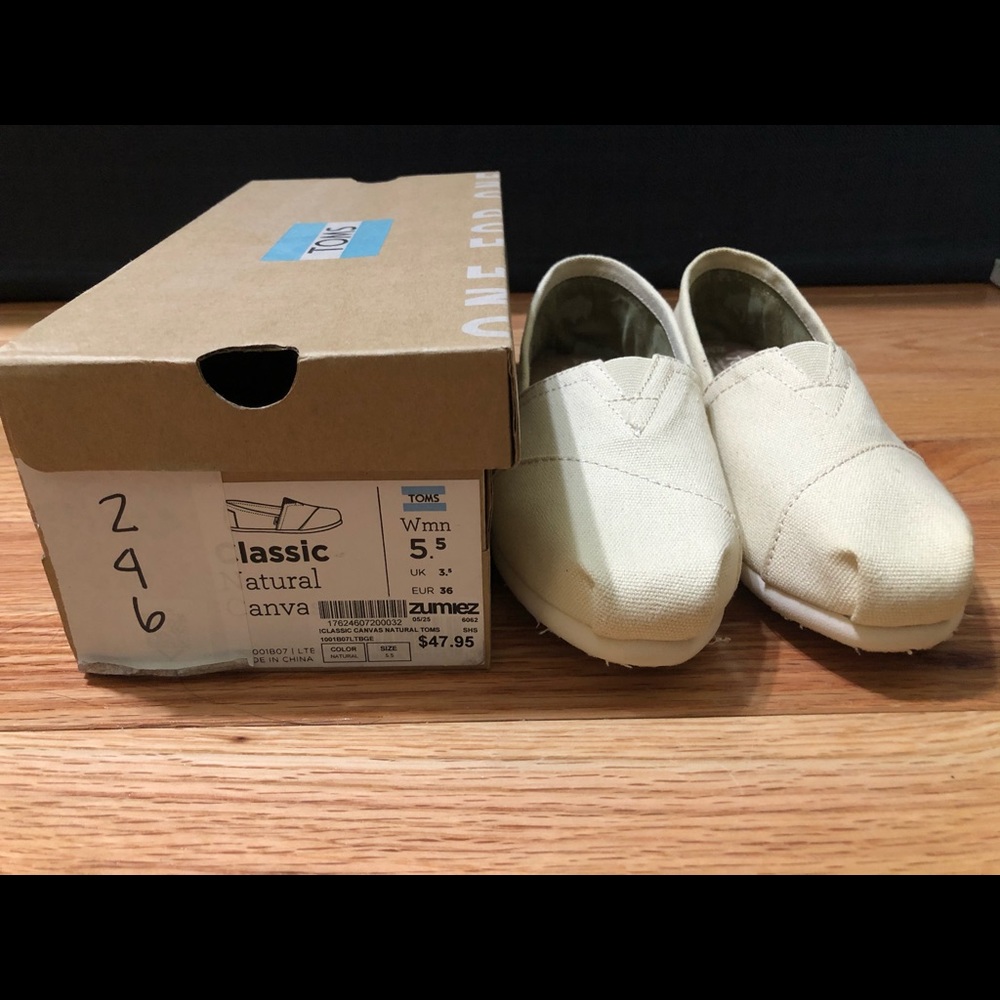 NIB Toms Classic Natural Canvas